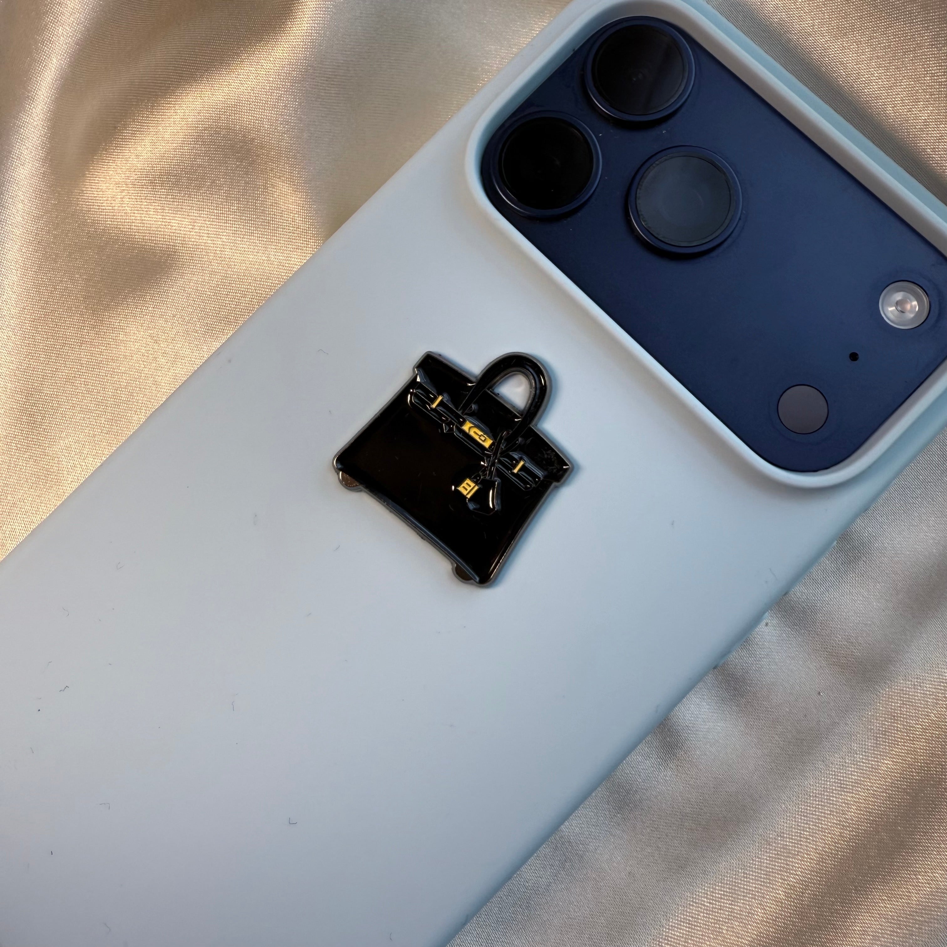 Black Bag - Metal Phone Sticker - CELLAIRÉE