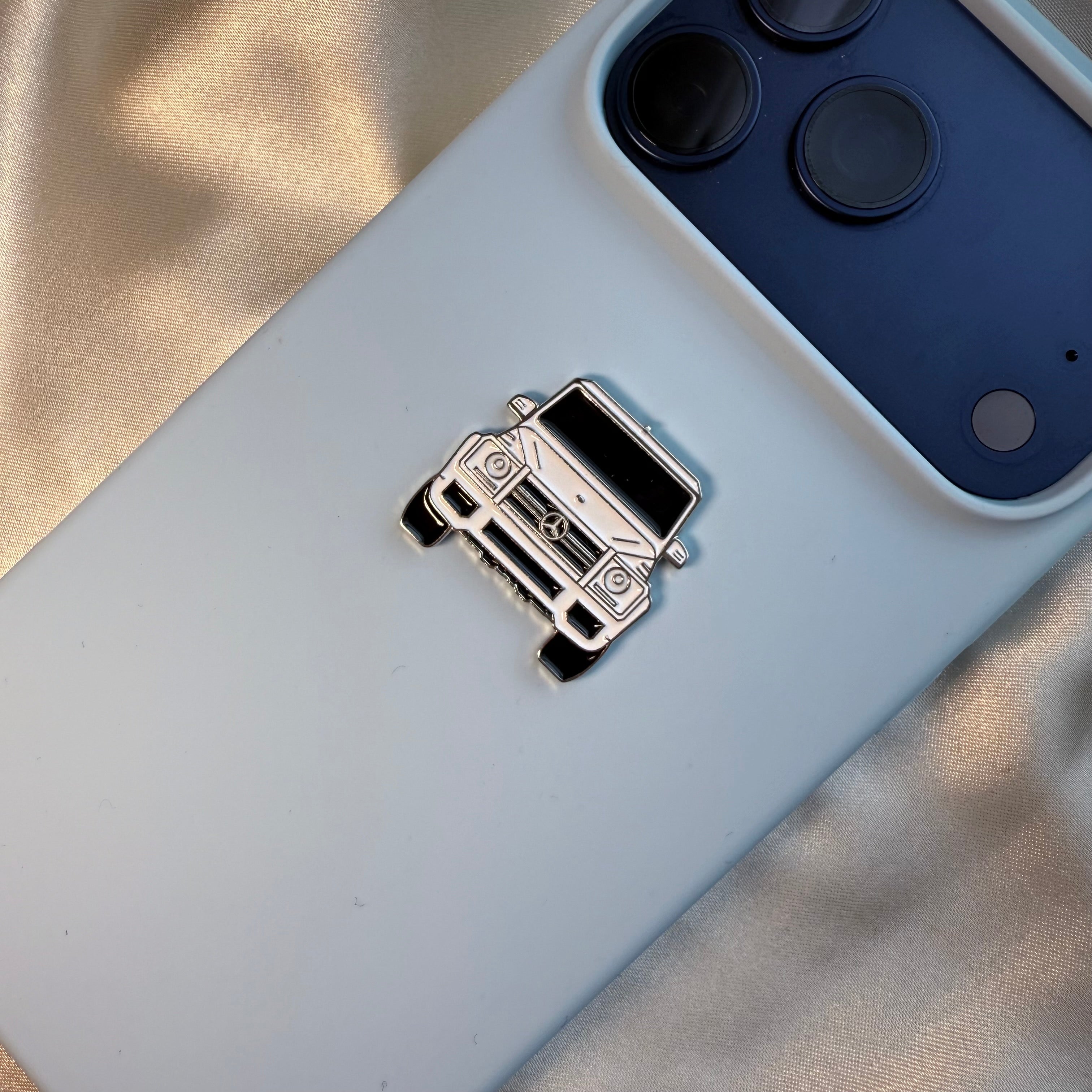 White Car - Metal Phone Sticker - CELLAIRÉE